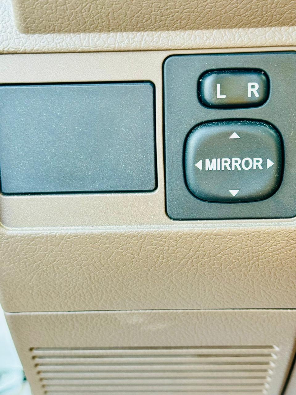 A71-001 · mirror-control detail