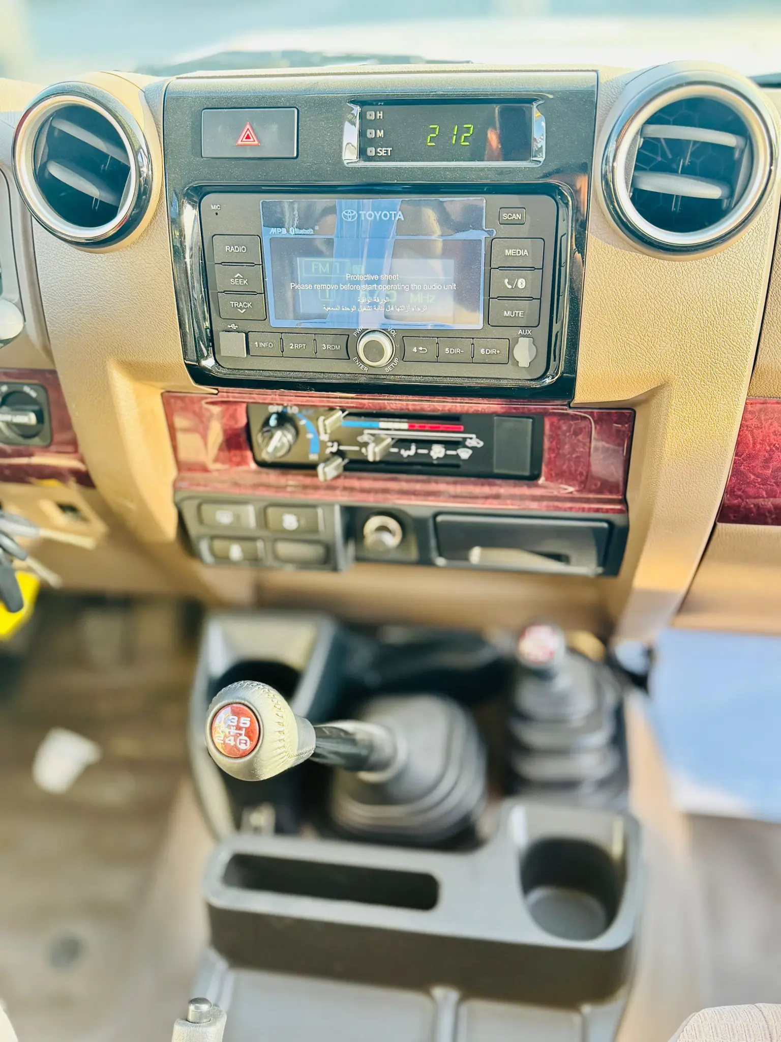 A71-001 · manual selector and center stack