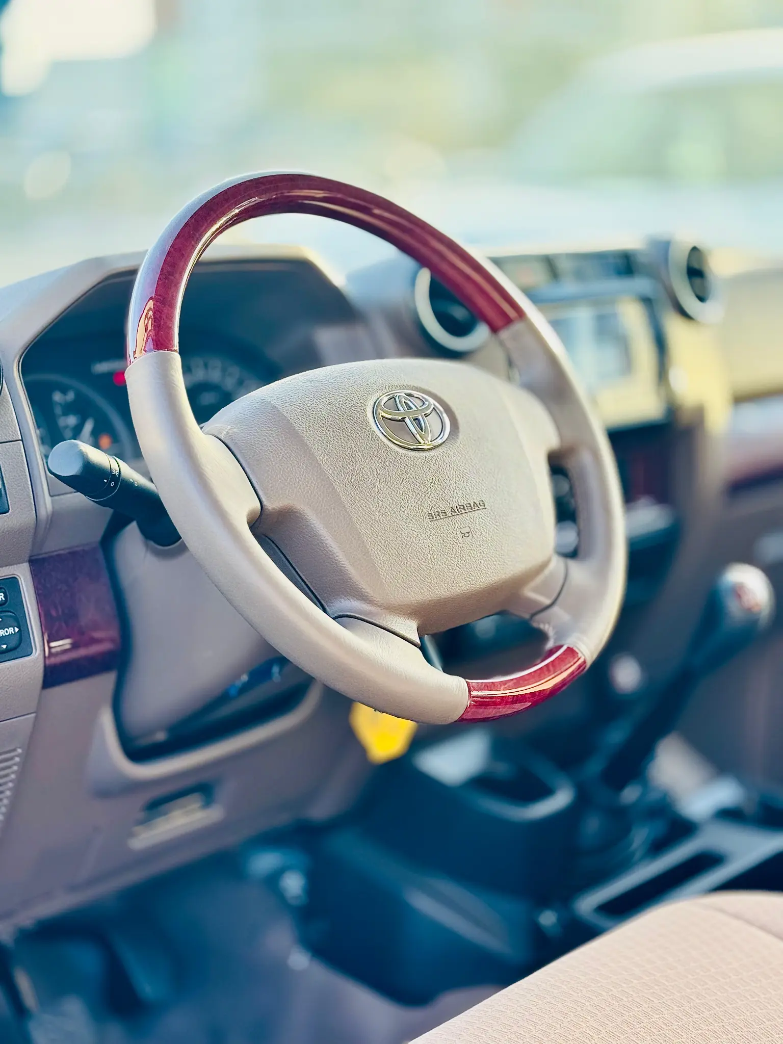 A71-001 · steering wheel and dashboard